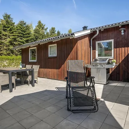 Feriehus 3 Bedroom Stunning In