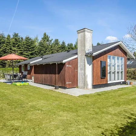 3 Bedroom Lovely In Holiday home